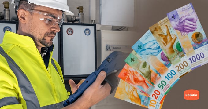 Ein Mann mit Schutzhelm hält Geld in der Hand.